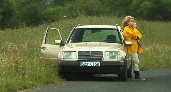 Bette (Catherine Deneuve) comtemplating which way to go