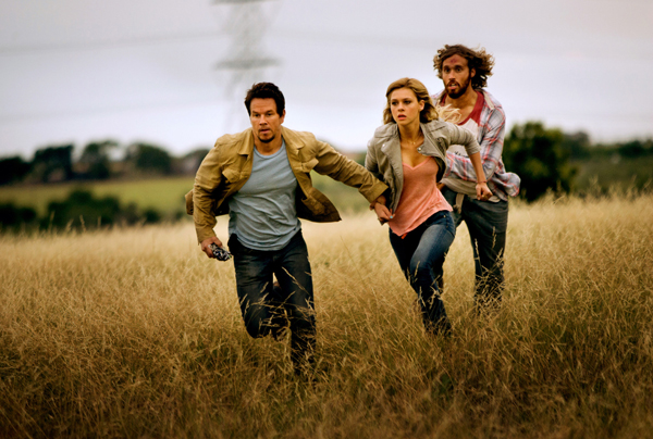 Cade, Tessa (Nicola Peltz)  and Lucas flee from the CIA
