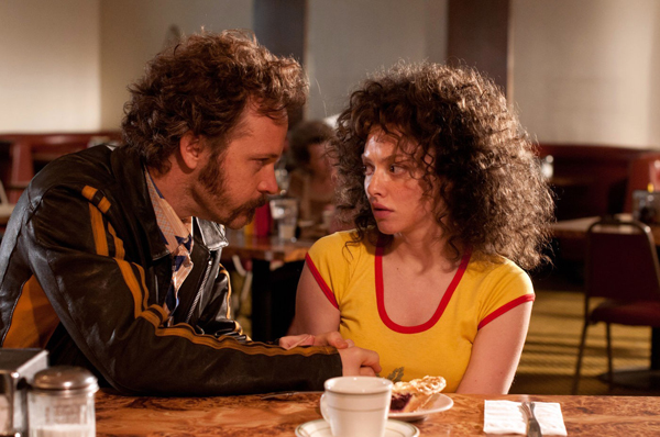 Chuck Traynor (Peter Sarsgaard)  with Linda Boreman (Amanda Seyfried)
