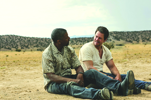 Washington) and Stig (Mark Wahlberg) in 2 Guns