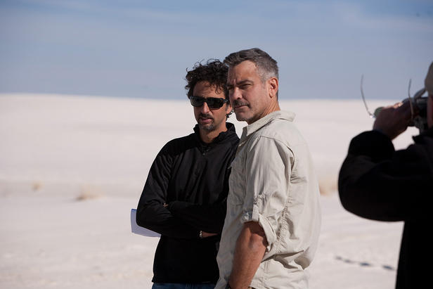Director Heslov and Clooney on the set