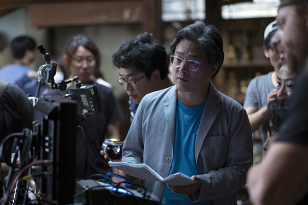 Director PARK Chan-wook on the set of THE HANDMAIDEN
