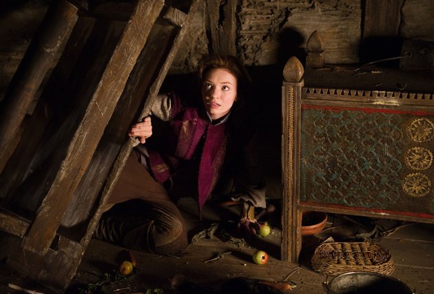 Eleanor Tomlinson as Isabelle