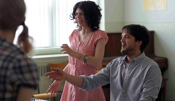 Gabrielle sings with Choir leader Remi (Vincent-Guillaume Otis)