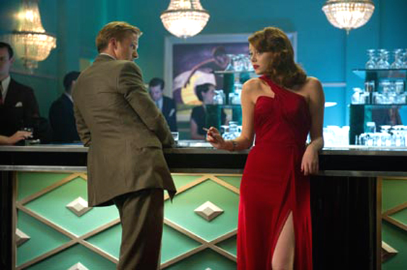 Ryan Gosling and Emma Stone in Gangster Squad