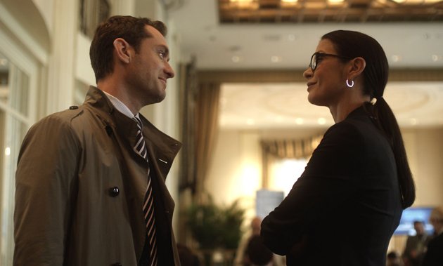 Jude Law and Catherine Zeta Jones star in Side Effects