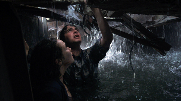 Kaitlyn (Alycia Debnam-Carey) and Donnie (Max Deacon) fight for their lives