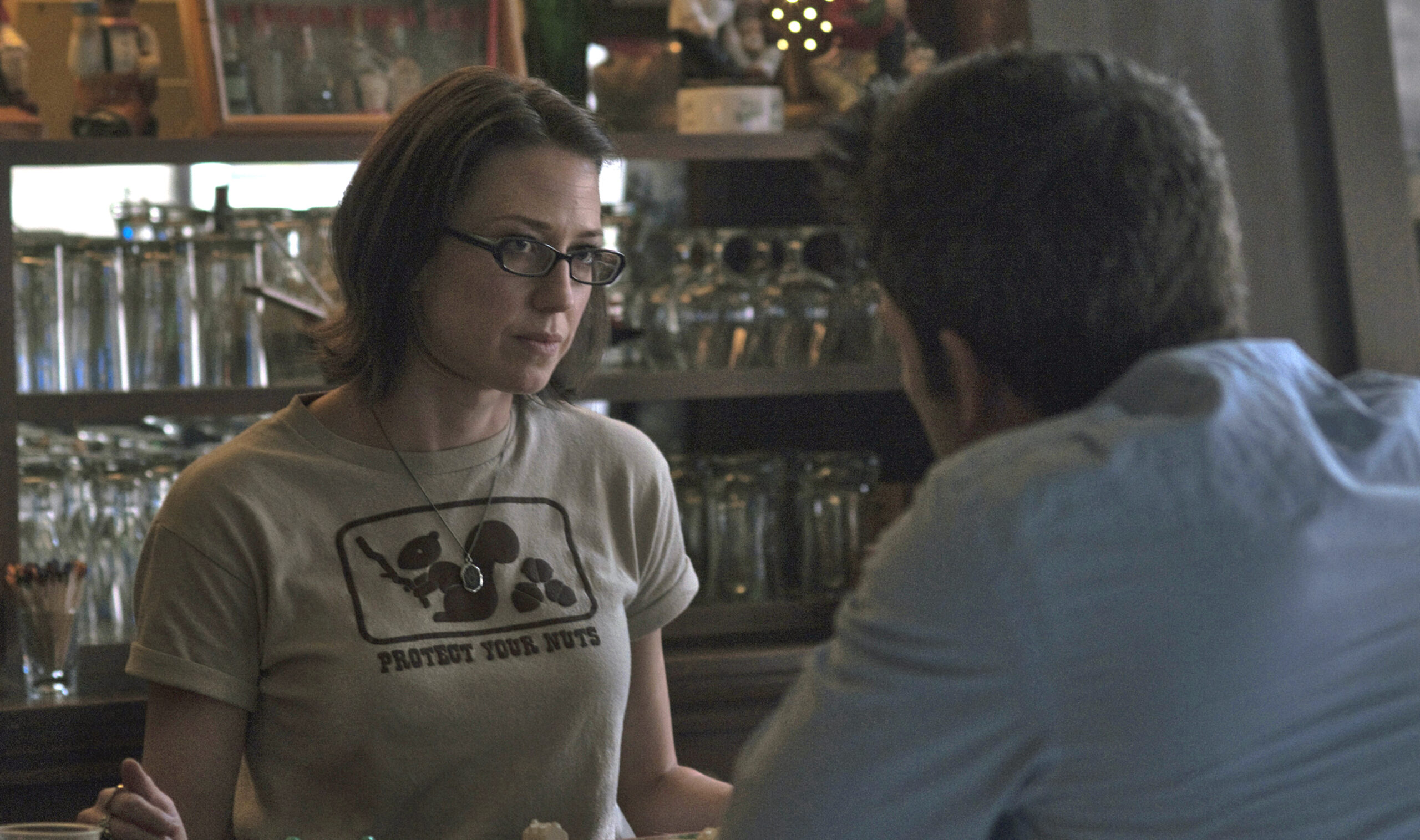 Nick Dunne (Ben Affleck) confides in his twin sister Margo (Carrie Coon)