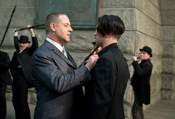 Pearly Soames (Russell Crow) confronts Peter (Farrell)