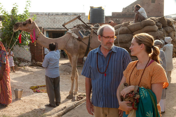 Richard Jenkins and Julia Roberts in India