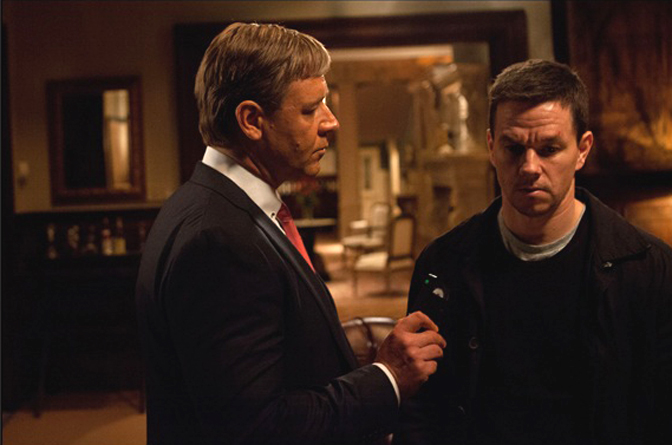 Russel Crowe as Mayor Hostetler with Mark Wahlberg as Taggart in Broken City
