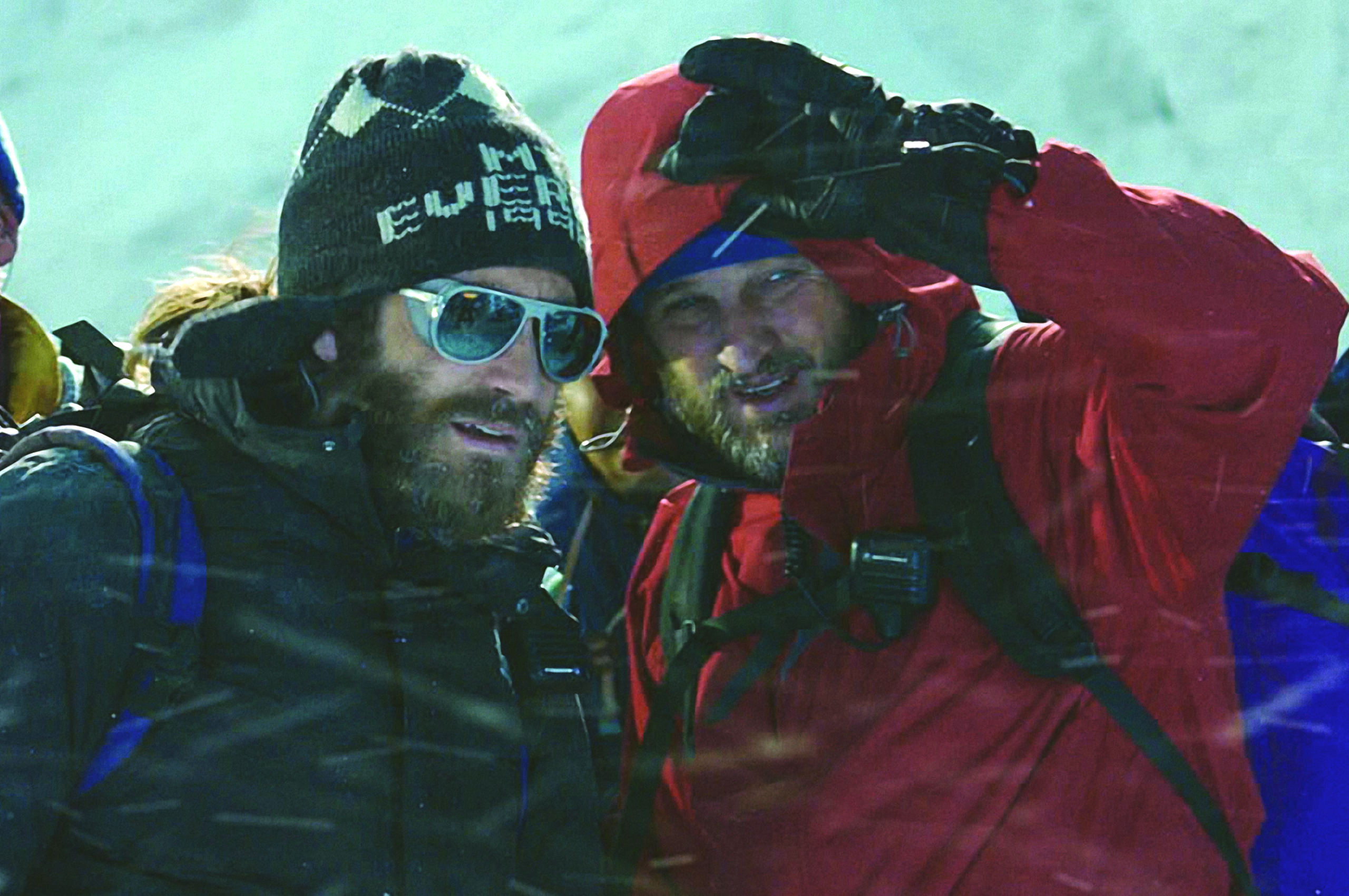 Scott Fischer (Jake Gyllenhaal) and Rob Hall (Jason Clarke) in Everest