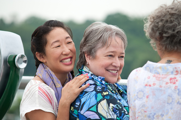 Susanne (Sandra Oh) and Linore (Kathy Bates)