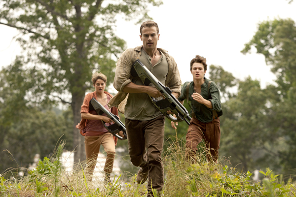 Tris (Shailene Woodley), Four (Theo James,) snf Caleb (Ansel Elgort) flee from Amity