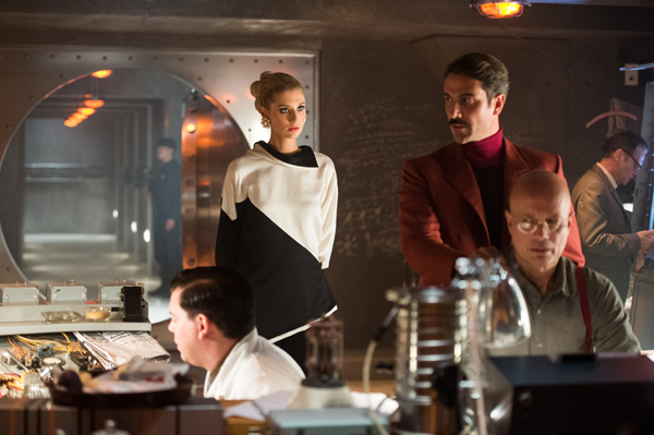 Victoria (Elizabeth Debicki) and Alexander (Luca Calvani)