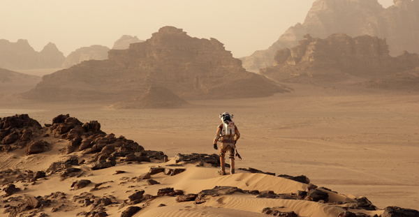 Watney (Matt Damon) finds himself stranded on Mars